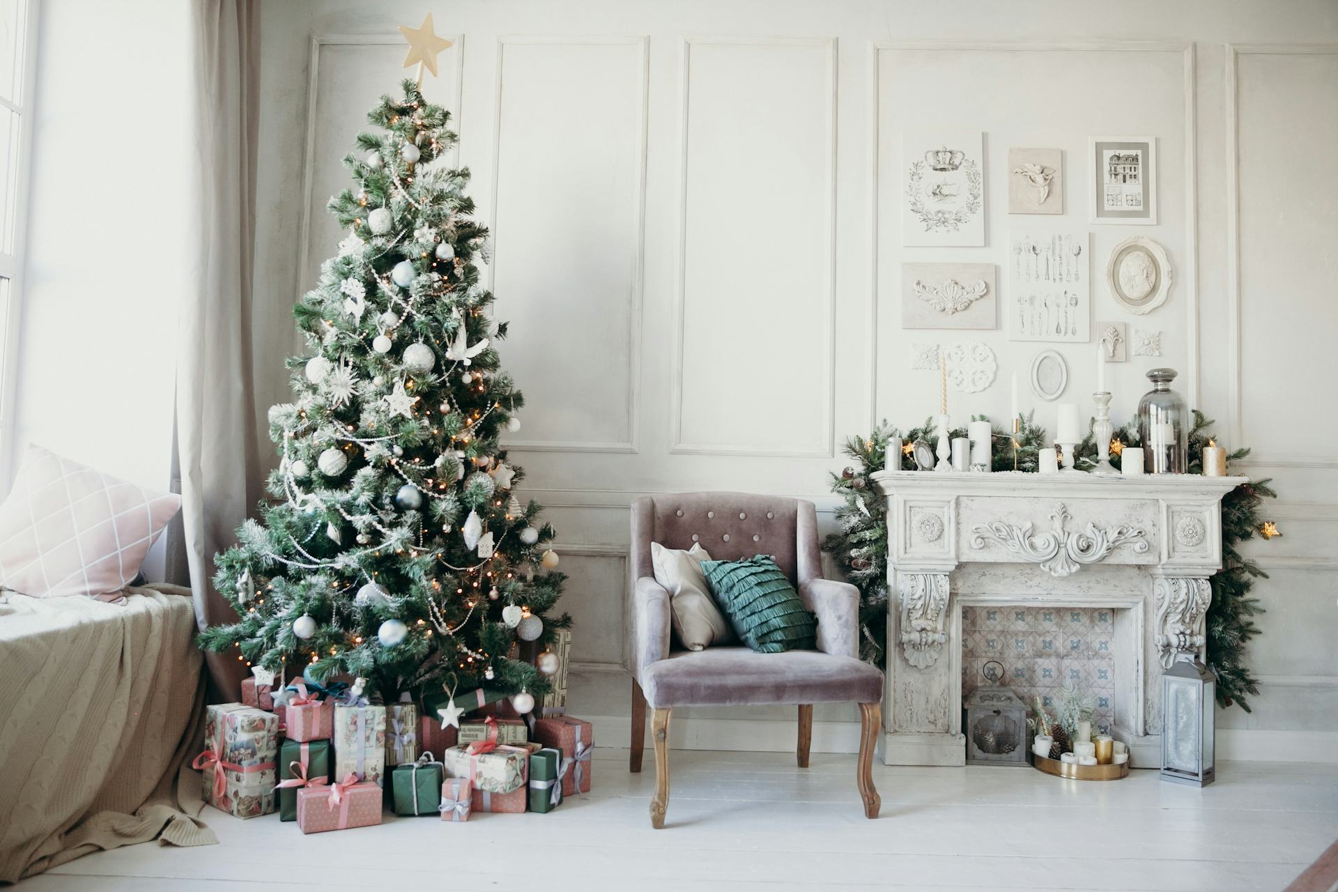 Christmas Trees: A Well Decorated History – Christmas HQ