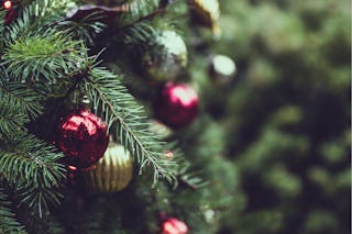Christmas Tree Ornaments Zoom Background (Free) – Christmas HQ