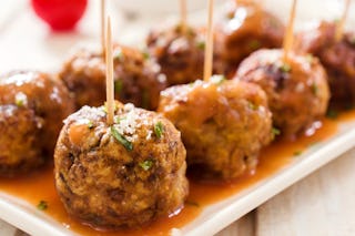 Another ornament look-a-like, pass these meatballs around during your holiday event.