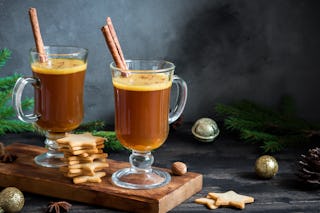 Hot and spicy, buttered rum was a favorite with sailors in the 1700s.