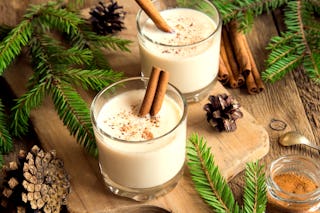 Eggnog, a delicious Christmas cocktail to welcome the holiday spirit.