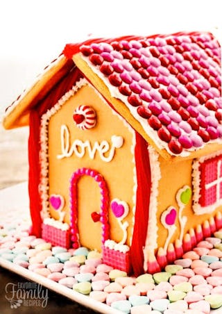 Pink and red gingerbread house (image via Fav Family Recipes).