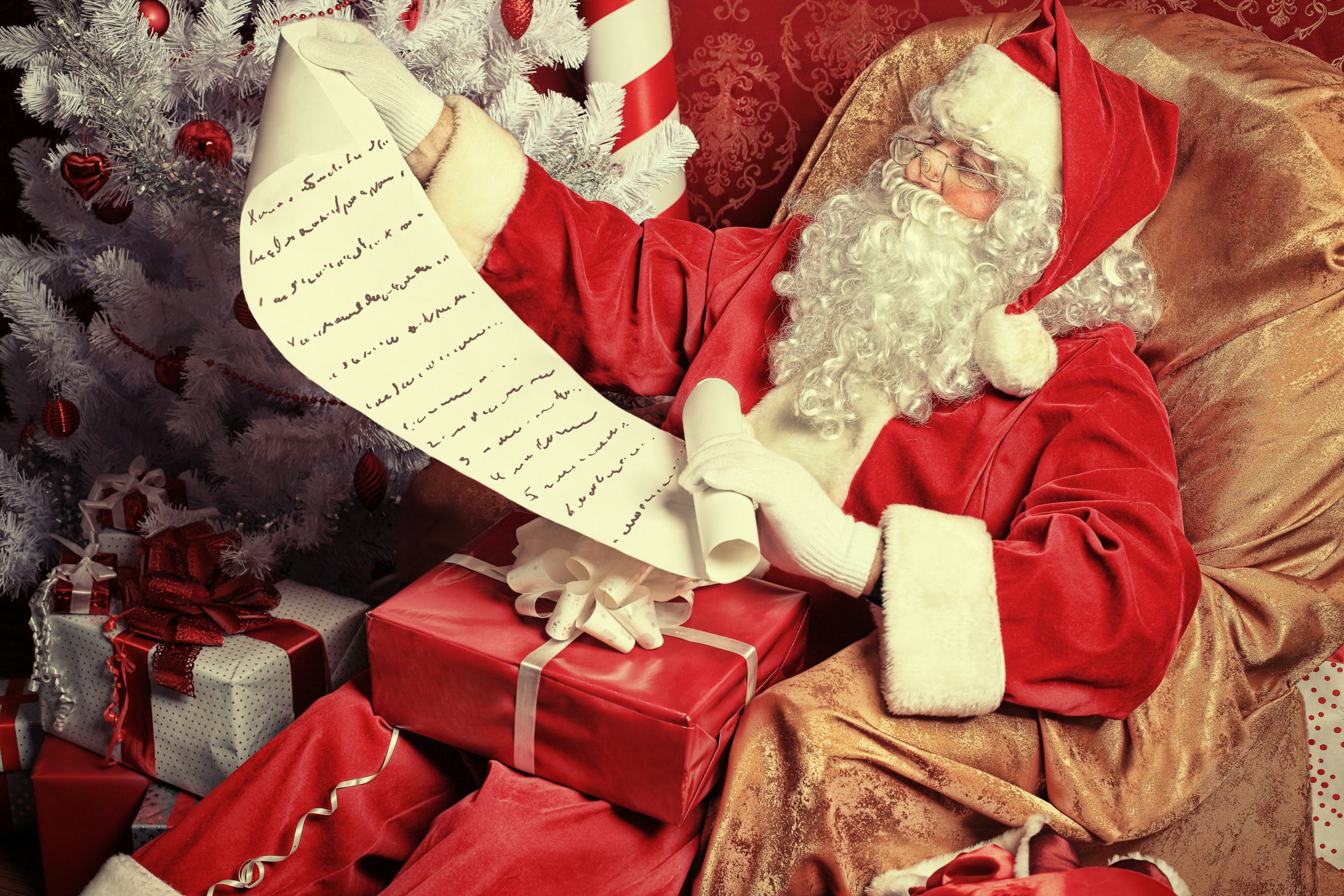 Жду деда мороза с подарками. Подарки Деда Мороза. Дед Мороз дарит подарки. Письмо деду Морозу.